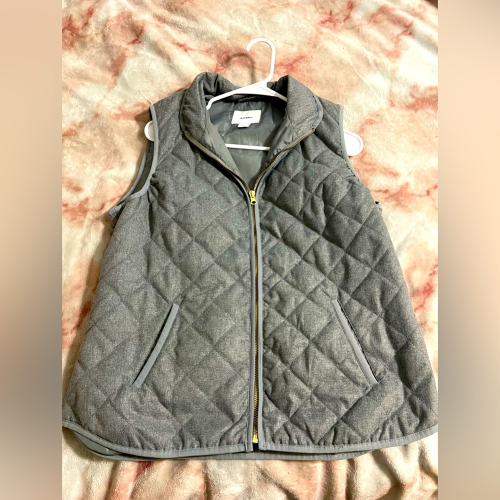Grey old navy vest 💕 worn